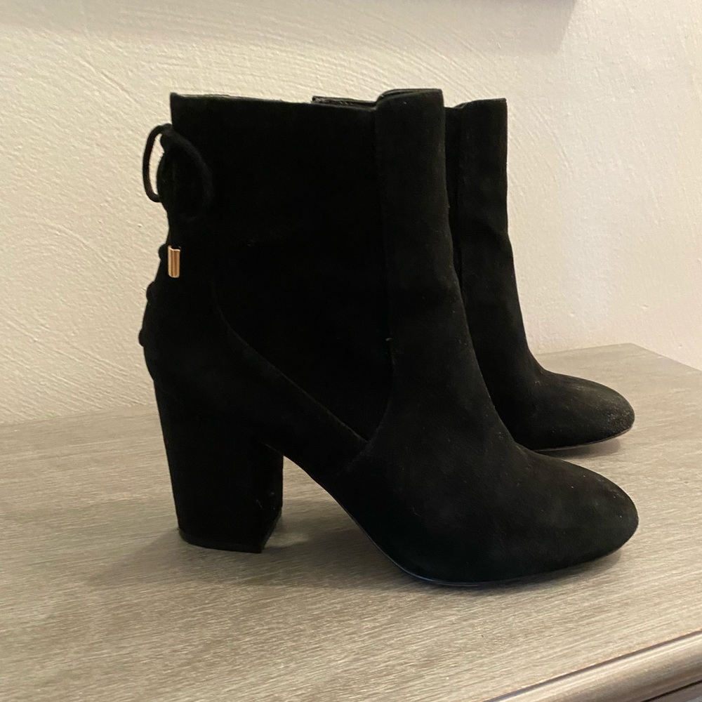 Black heel boots